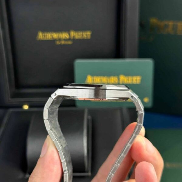 audemars piguet royal oak jumbo 15202pt oo 1240pt 01 watch 3767 ijeiu